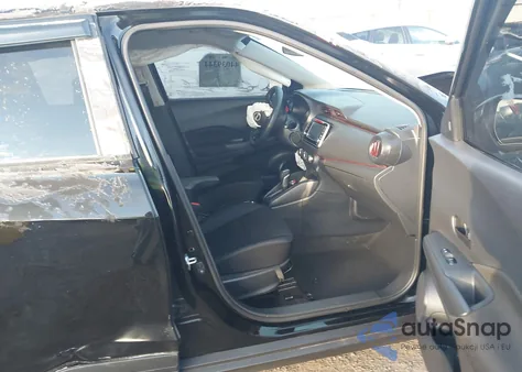 2025 Nissan Kicks Play S z USA, uszkodzony, nr VIN 3N1CP5BV0SL477728